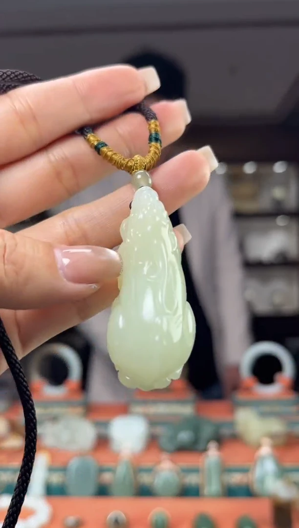 颈饰未镶嵌和田玉佩佩