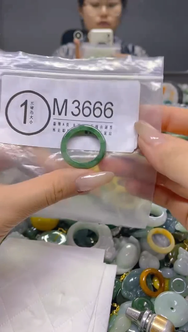 颈饰未镶嵌翡翠19.7MM/ M /翡翠A货，一件也是批发价