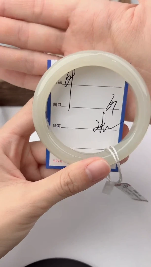 未镶嵌手镯和田玉69颜色微差无瑕疵
