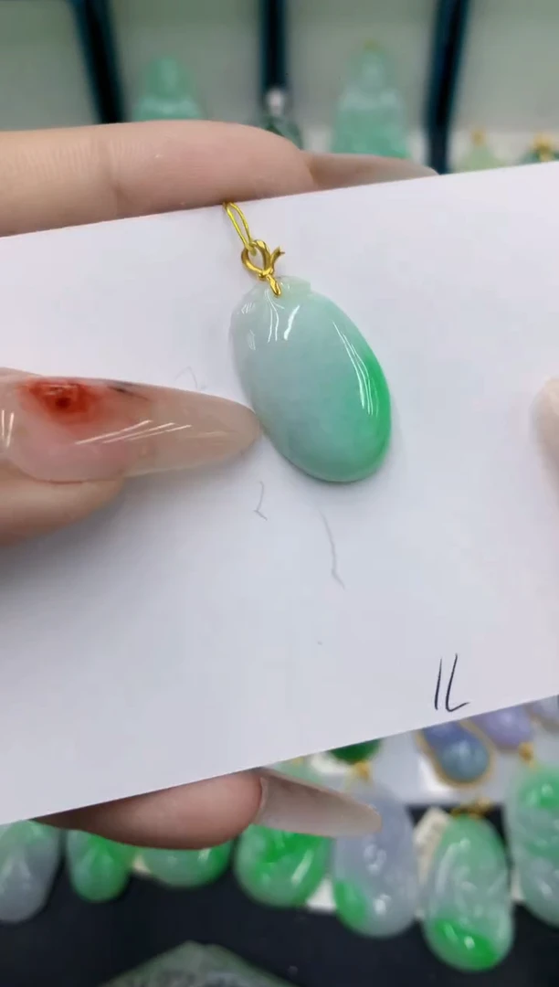 翡翠18K金镶嵌颈饰111111111