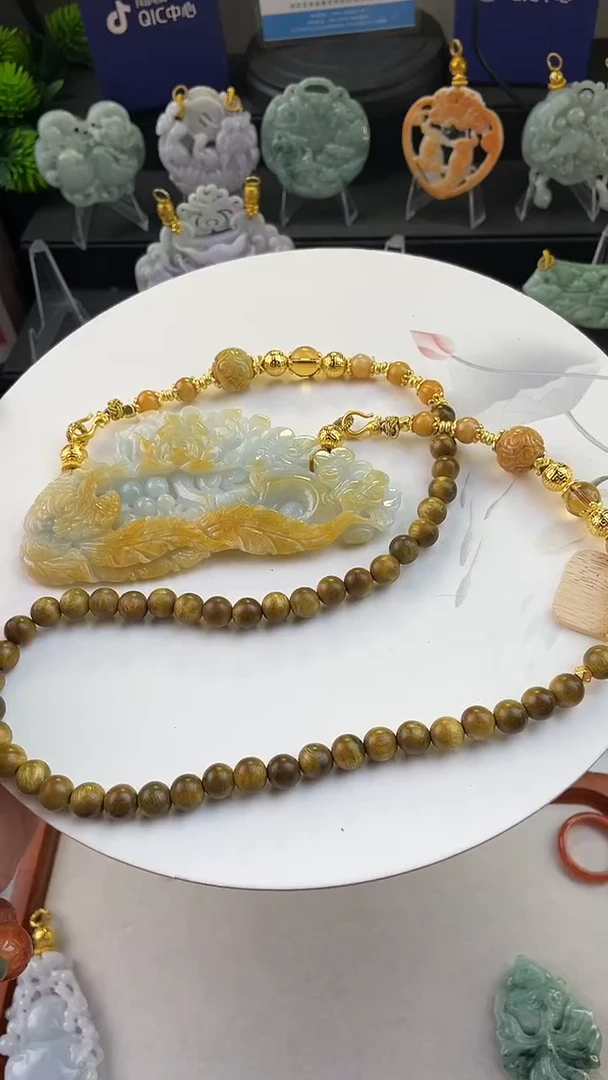 翡翠未镶嵌颈饰****定制翡翠666