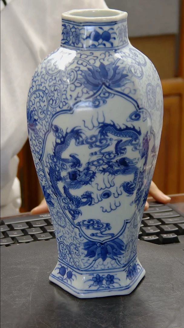 其他青花开窗龙纹六方瓶#1235#