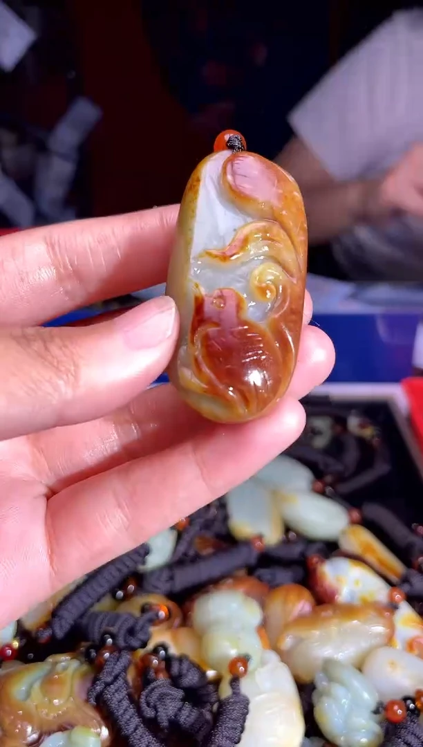 和田玉未镶嵌颈饰1