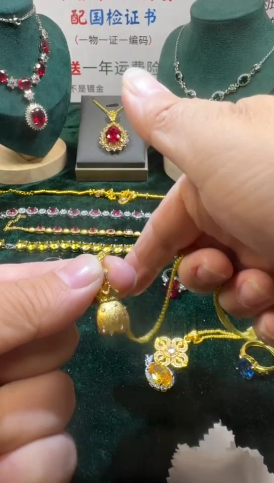 颈饰18K金镶嵌钻石0