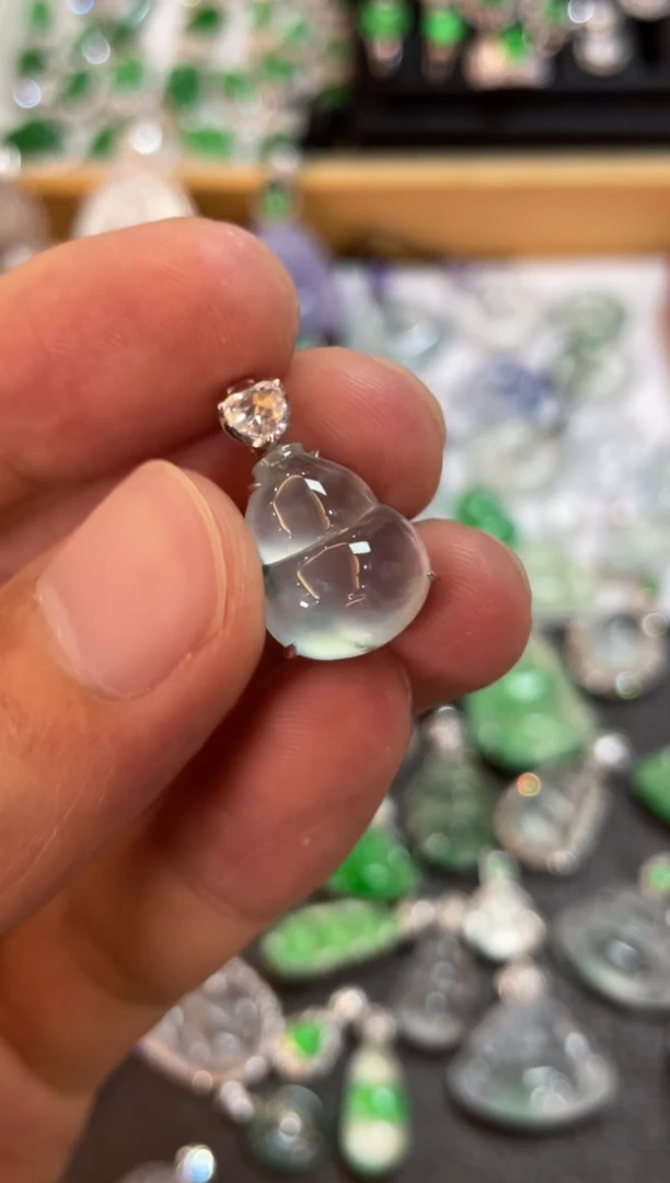 翡翠18K金镶嵌吊坠(不含链)葫芦