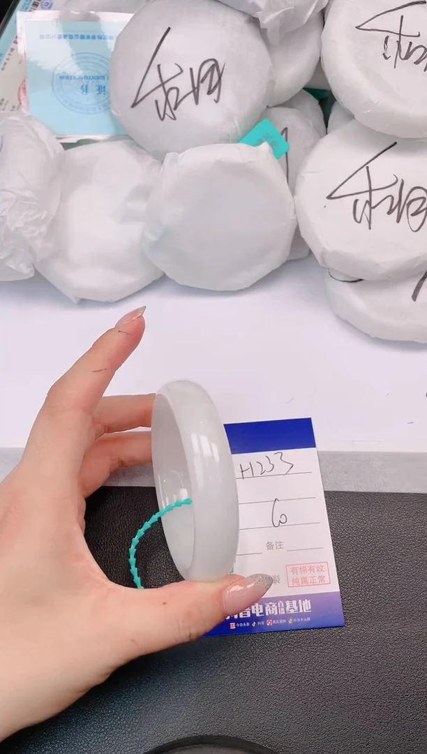 和田玉手镯未镶嵌19H233-60