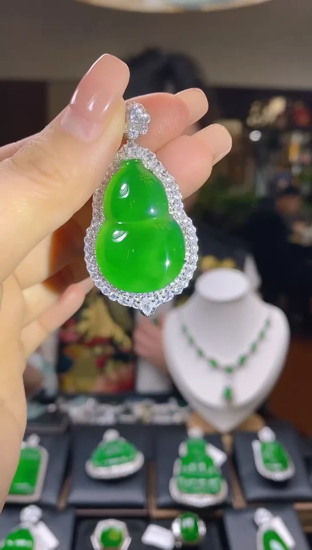 【闪购商品】翡翠吊坠(不含链)未镶嵌翡翠吊坠