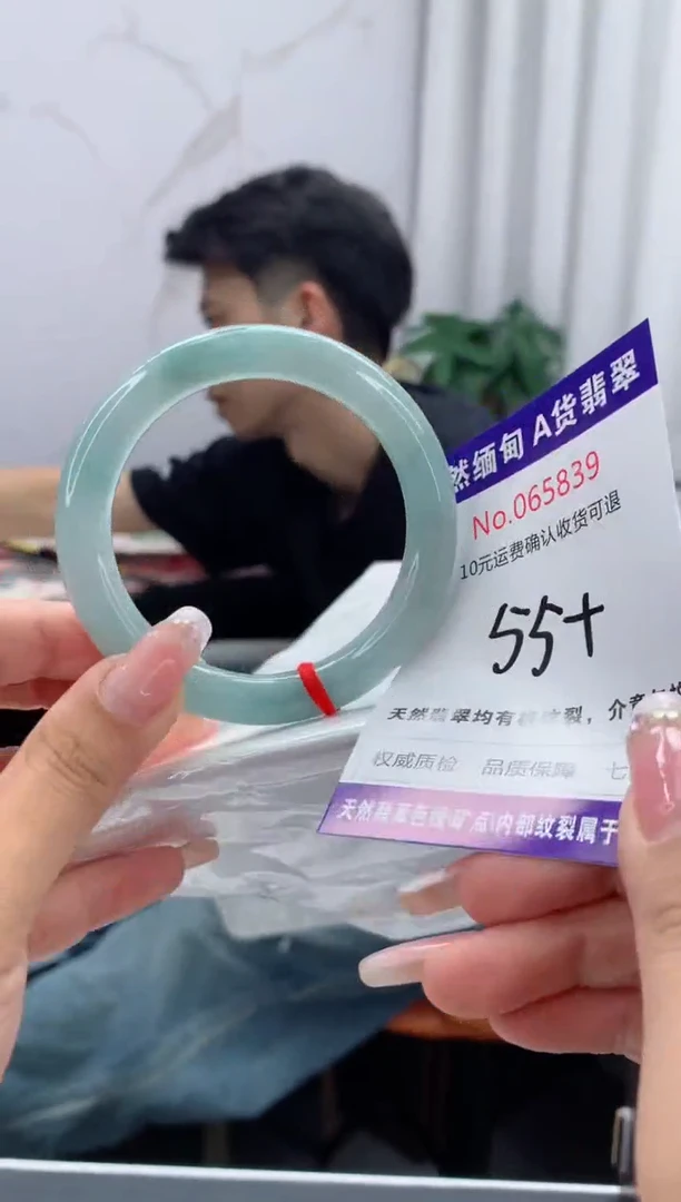 翡翠手镯未镶嵌有纹，完美者勿拍