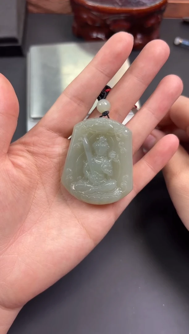 【闪购商品】和田玉吊坠(赠链)未镶嵌且末微色差近矿吊坠