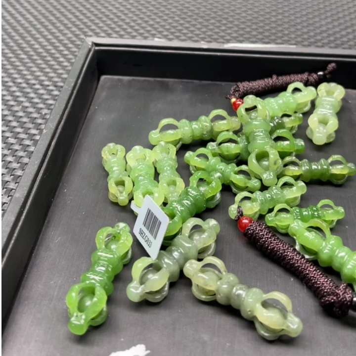 【新疆和田玉老郑】和田玉挂件 (多样性发1件)