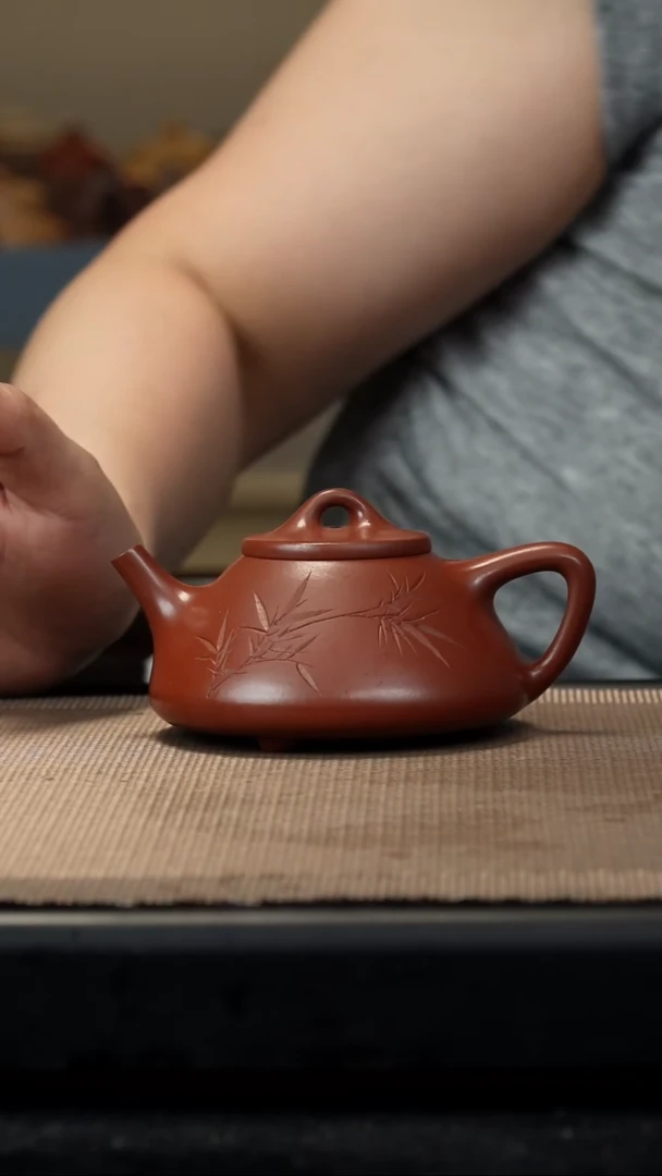 茶壶紫砂朱泥刻绘子冶石瓢160c