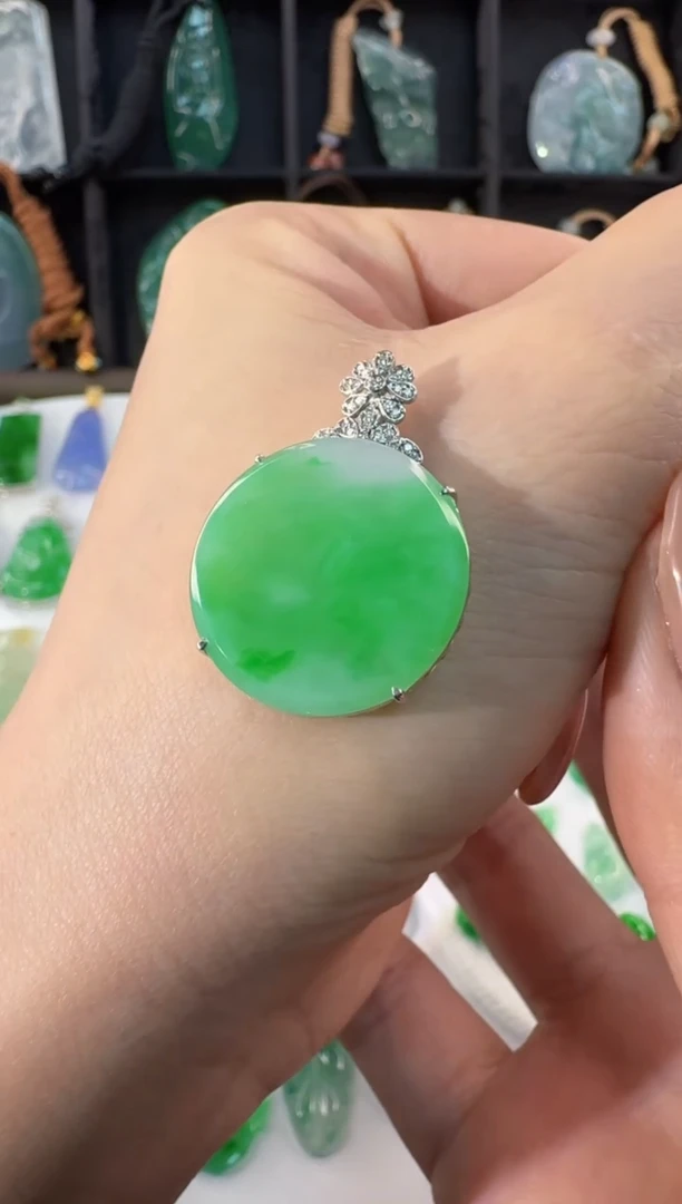 颈饰18K金镶嵌翡翠缅甸A货翡翠