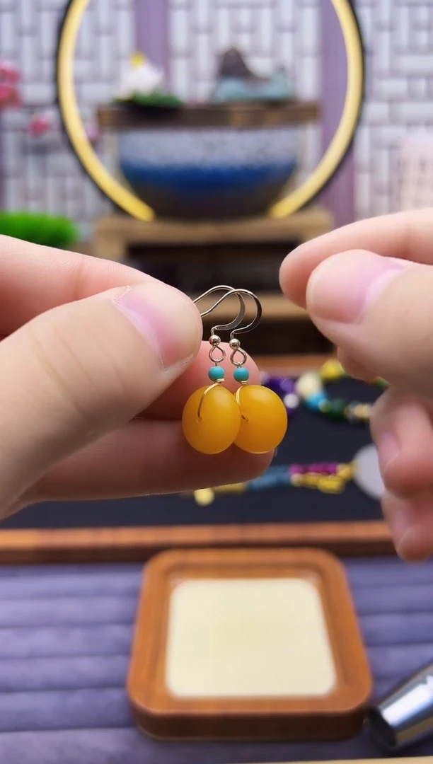 14K金镶嵌蜜蜡耳饰E82