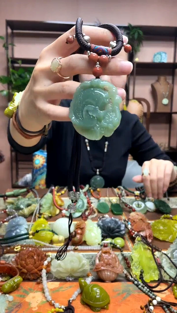 未镶嵌岫玉吊坠·