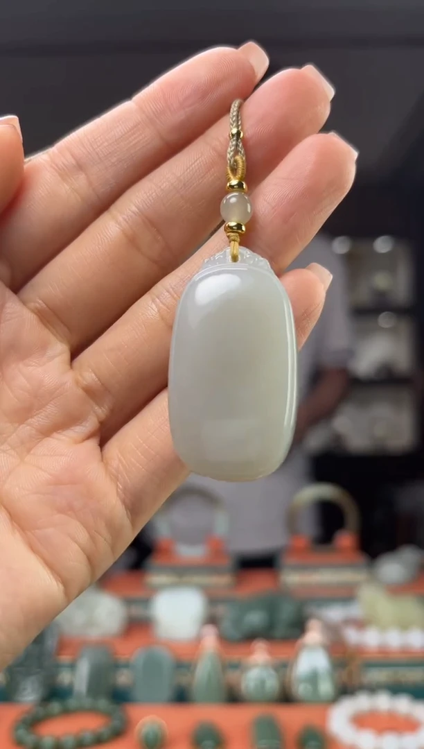 和田玉未镶嵌颈饰佩佩