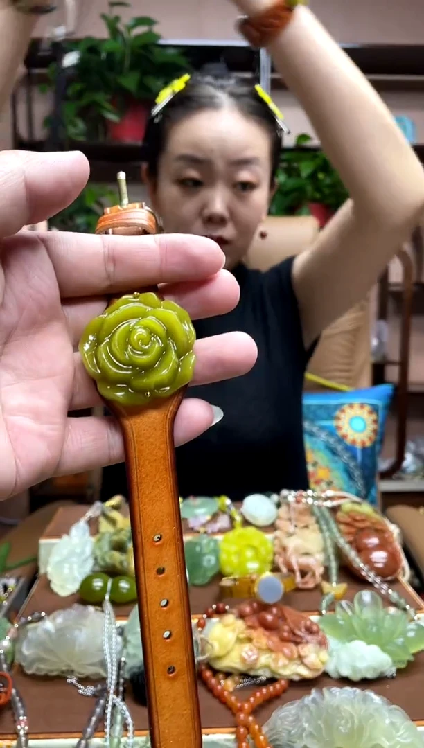 未镶嵌岫玉手牌多样性发货发其中之一