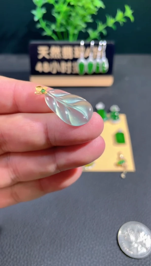 【闪购商品】翡翠颈饰18K金镶嵌翡翠