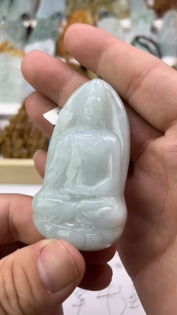 翡翠未镶嵌颈饰麦**瑟天然翡翠