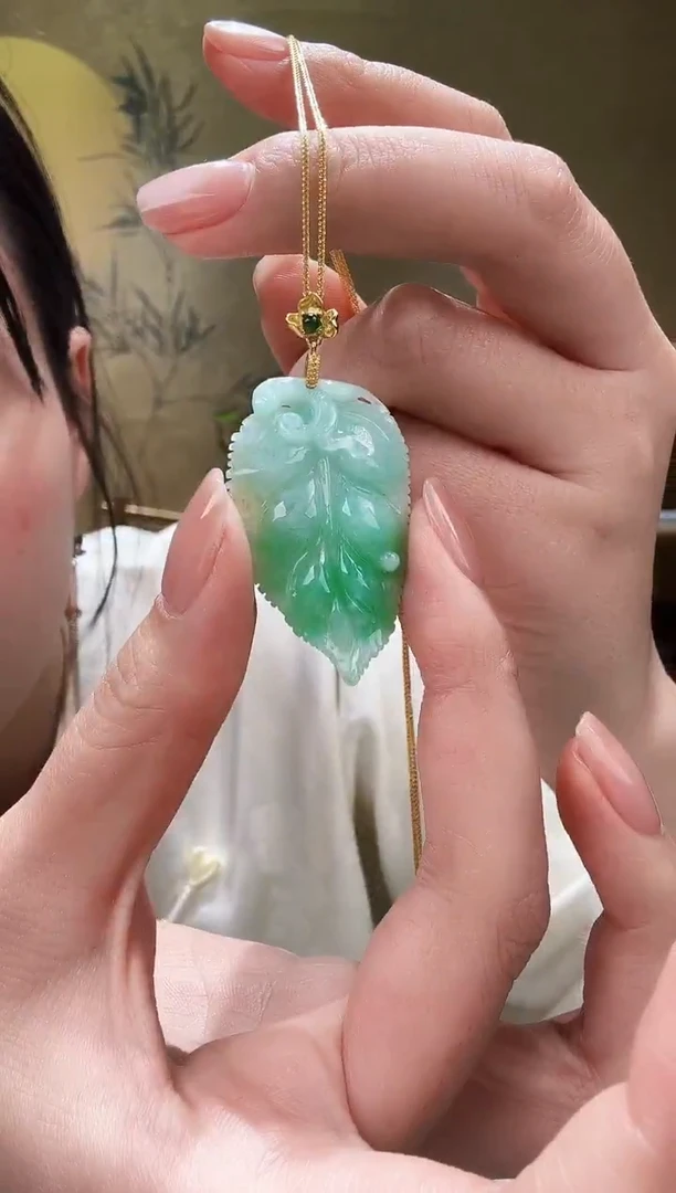 颈饰未镶嵌翡翠吊坠