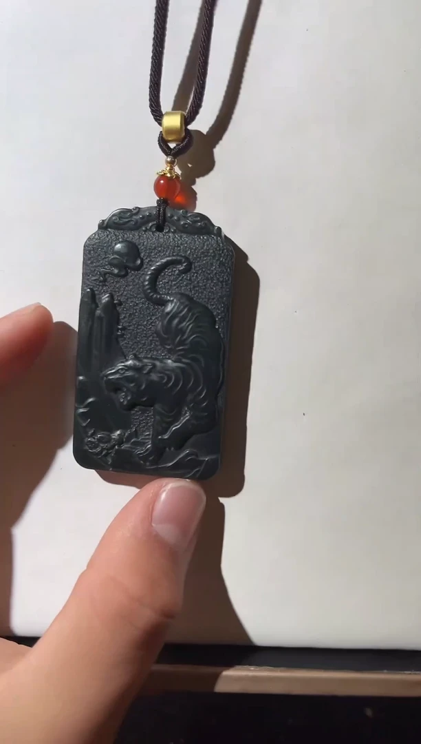 未镶嵌和田玉挂件下山虎牌子