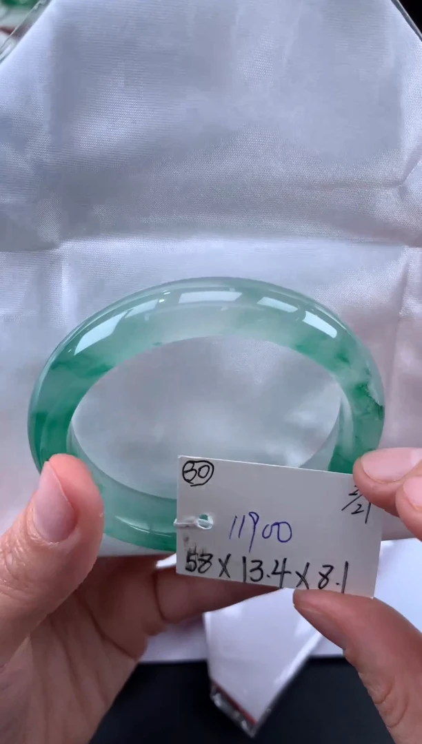 【闪购商品】石英质玉手镯未镶嵌拍下联系小耳机看购买须知！！！