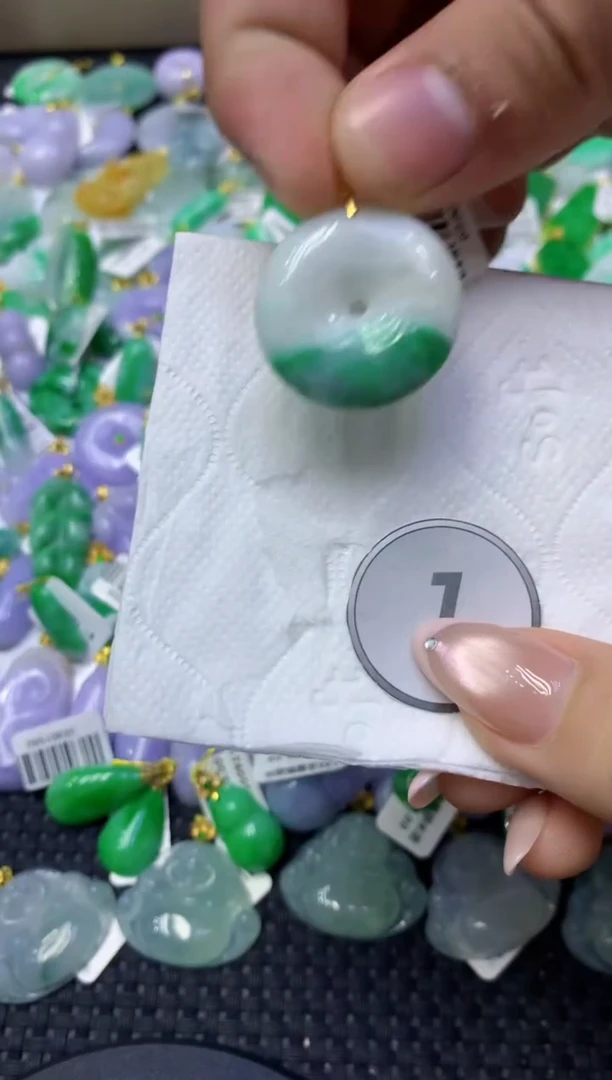 颈饰未镶嵌翡翠天然缅甸翡翠A货