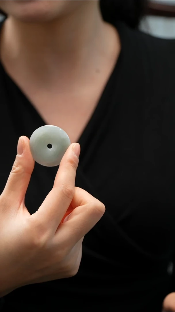 颈饰未镶嵌翡翠平安扣