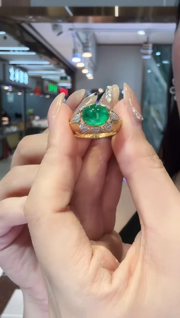 18K金镶嵌戒指祖母绿3.08ct