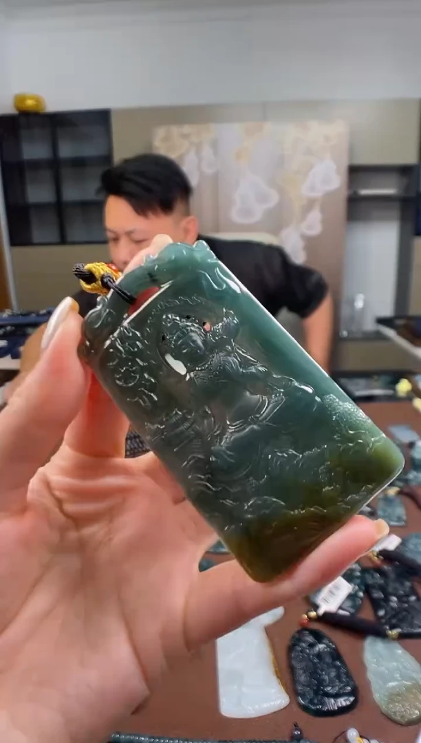 颈饰未镶嵌翡翠 多样性发其一