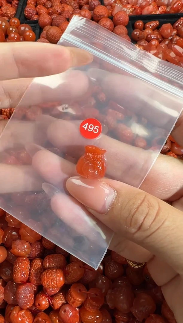 南红玛瑙未镶嵌颈饰1