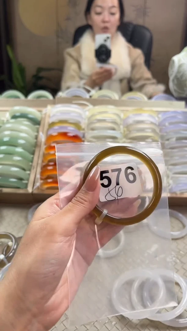 手镯玛瑙/玉髓未镶嵌576