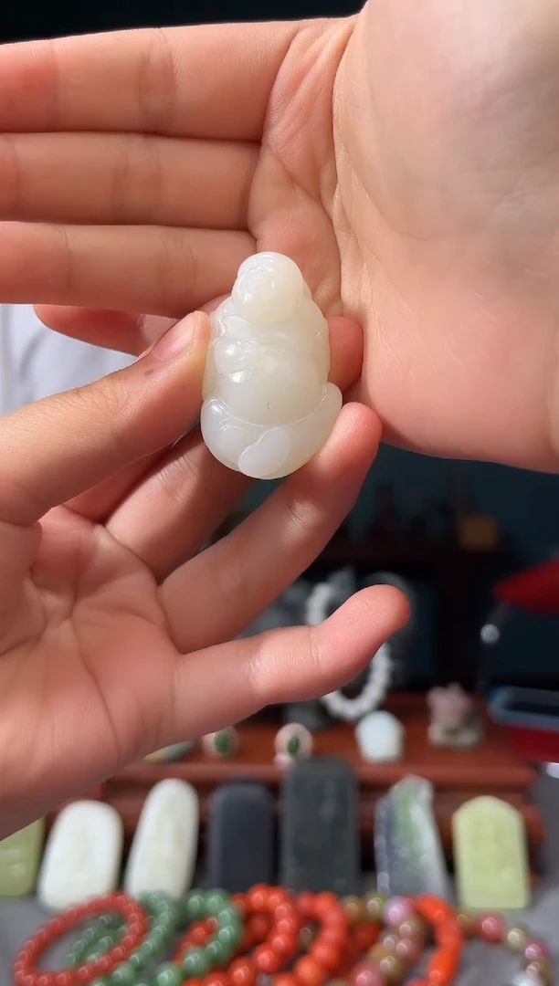 和田玉未镶嵌颈饰吊坠