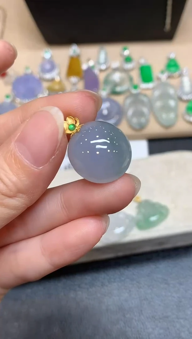 颈饰18K金镶嵌翡翠蛋面【无服务费