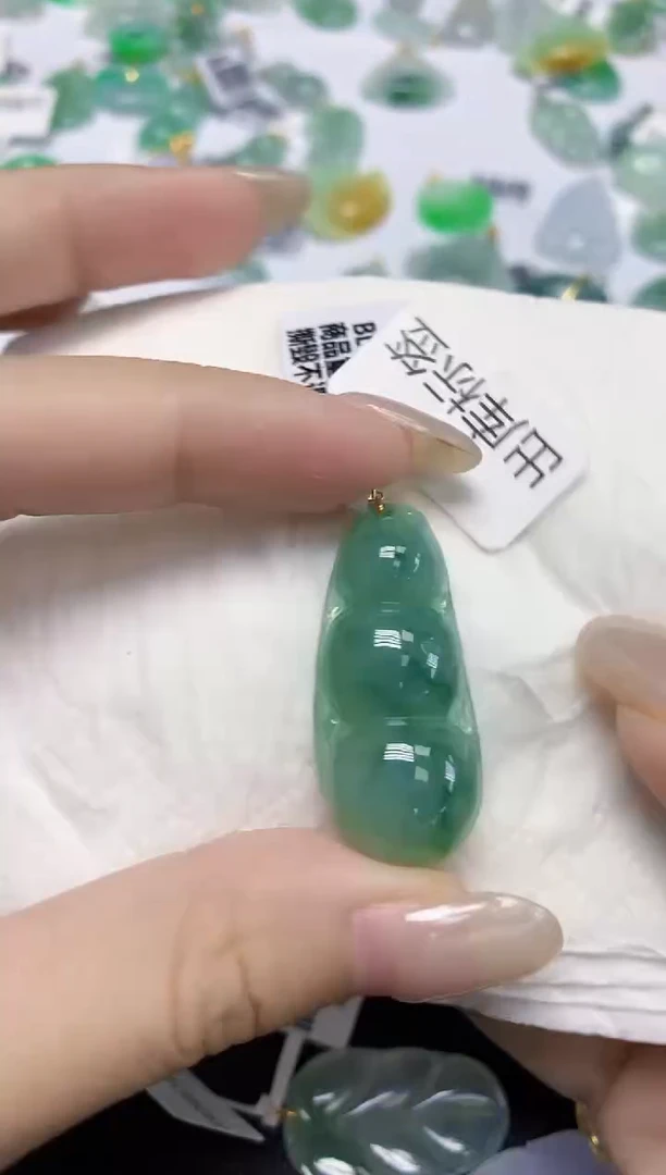 翡翠18K金镶嵌颈饰天然缅甸翡翠A货