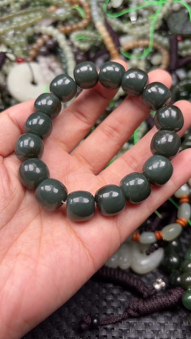 颈饰未镶嵌和田玉1