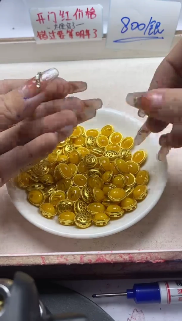【闪购商品】玛瑙/玉髓颈饰银S800镶嵌x1016鸡油黄随形*3颗