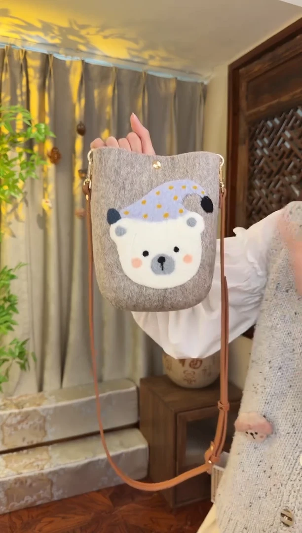 羊毛非遗羊毛毡包 手机包灰小熊