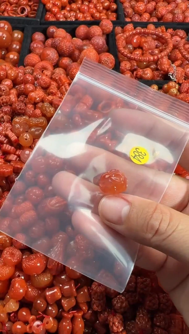 南红玛瑙未镶嵌颈饰1