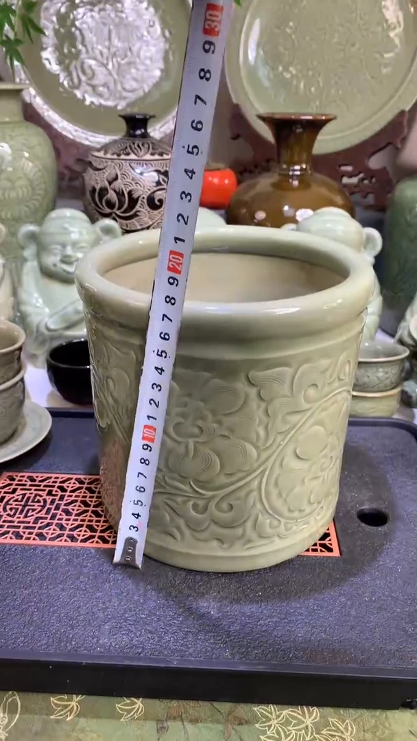 用****8耀州窑青瓷手工刻花大笔筒一只