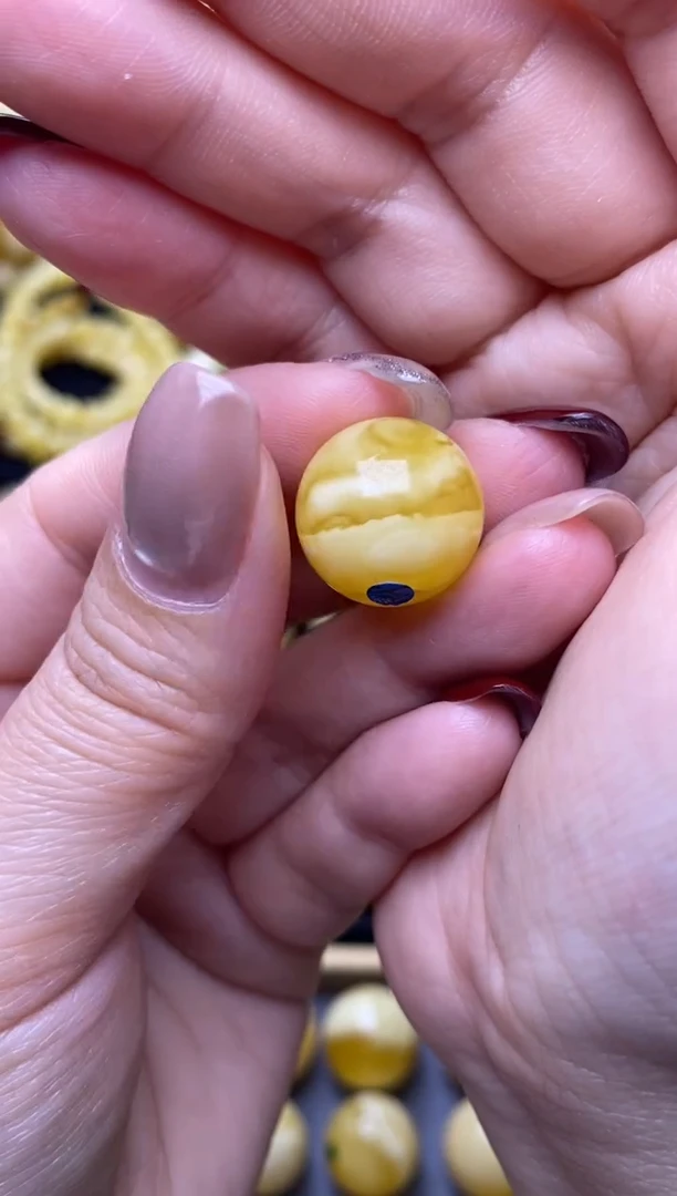 【闪购商品】琥珀裸石未镶嵌月.18