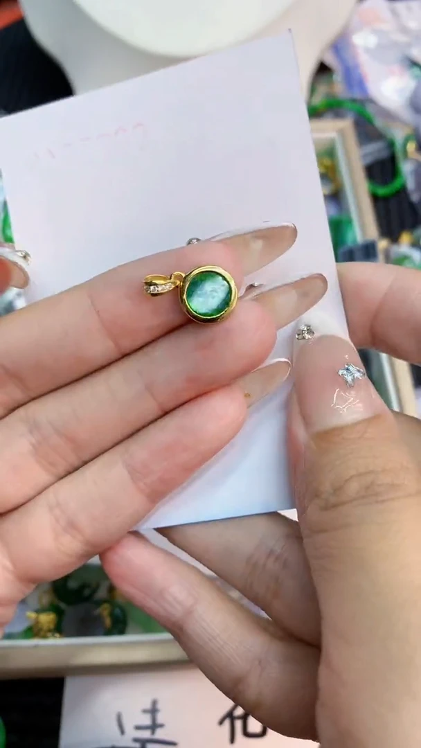 翡翠未镶嵌吊坠(不含链)1