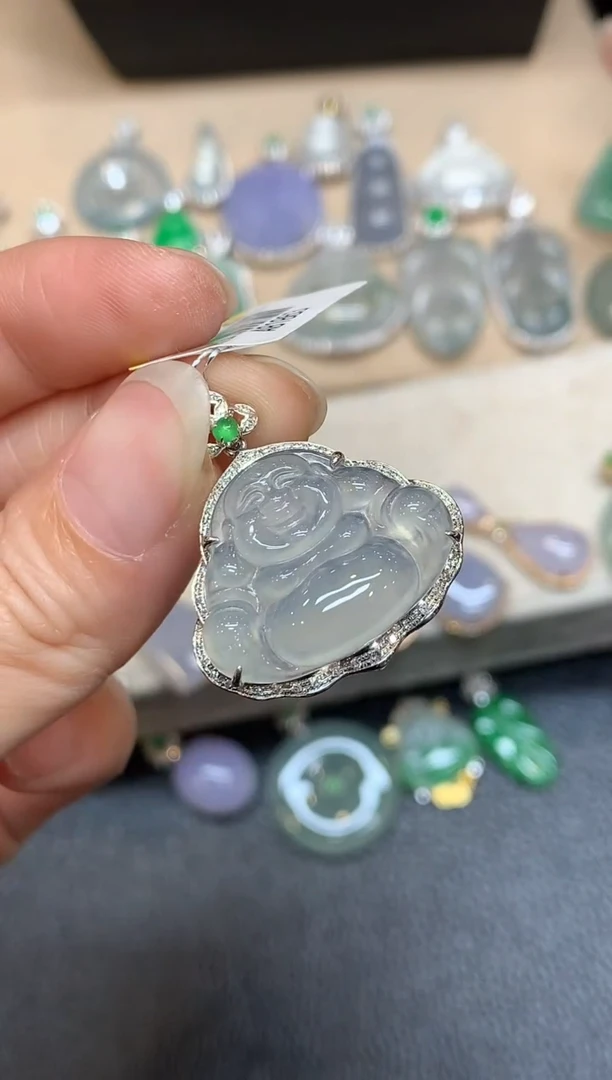 颈饰18K金镶嵌翡翠佛公【无服务费