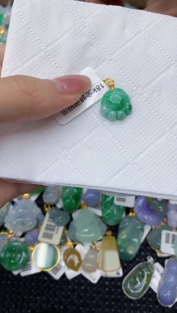 翡翠18K金镶嵌颈饰111111111