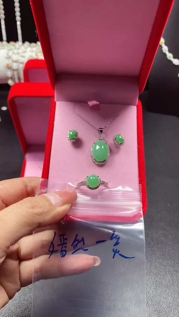 未镶嵌戒指翡翠ゞ***笑翡翠吊坠