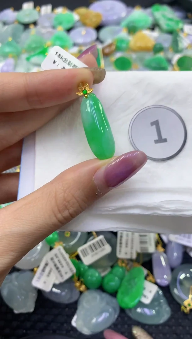 颈饰18K金镶嵌翡翠天然缅甸翡翠A货