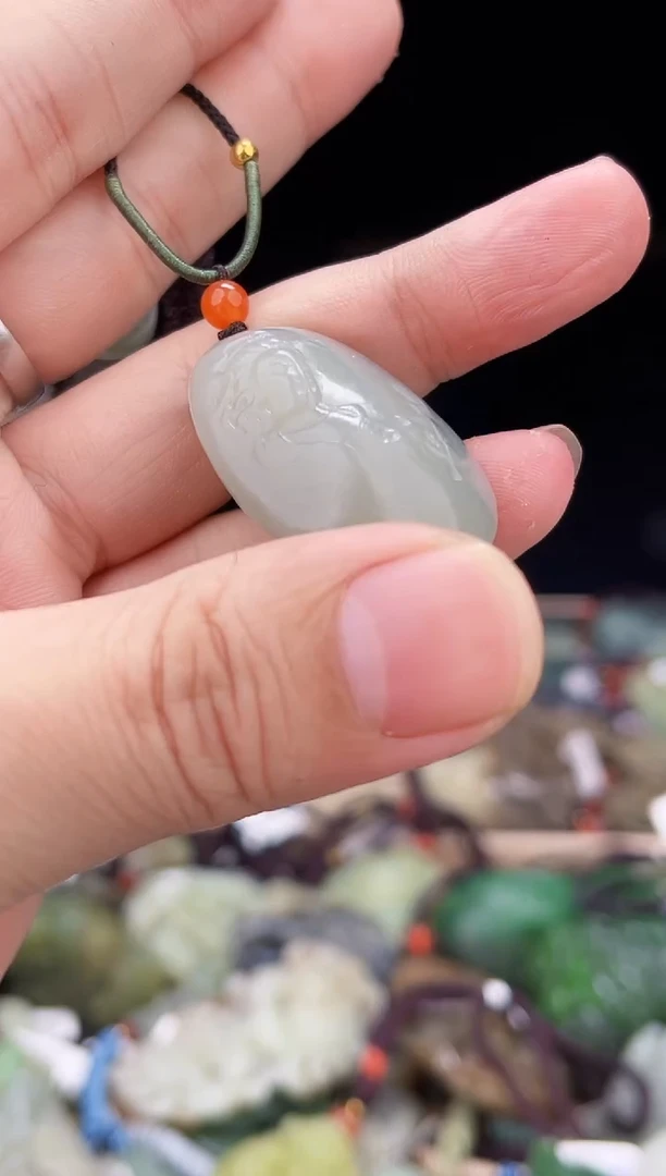 颈饰未镶嵌和田玉1