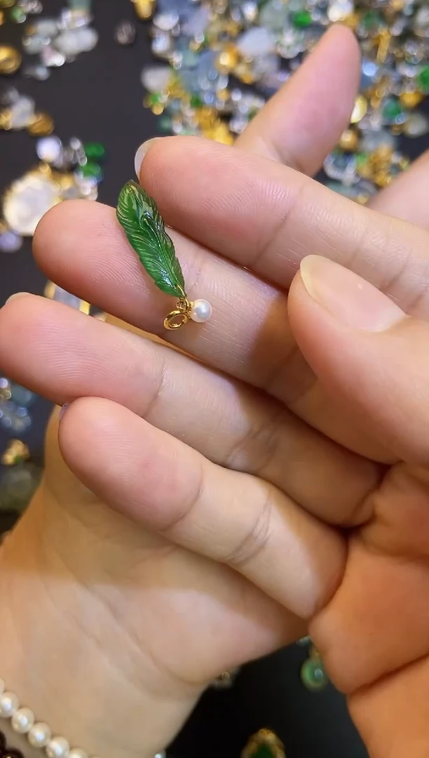 翡翠18K金镶嵌吊坠(不含链)1