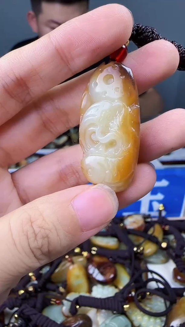 和田玉未镶嵌颈饰1