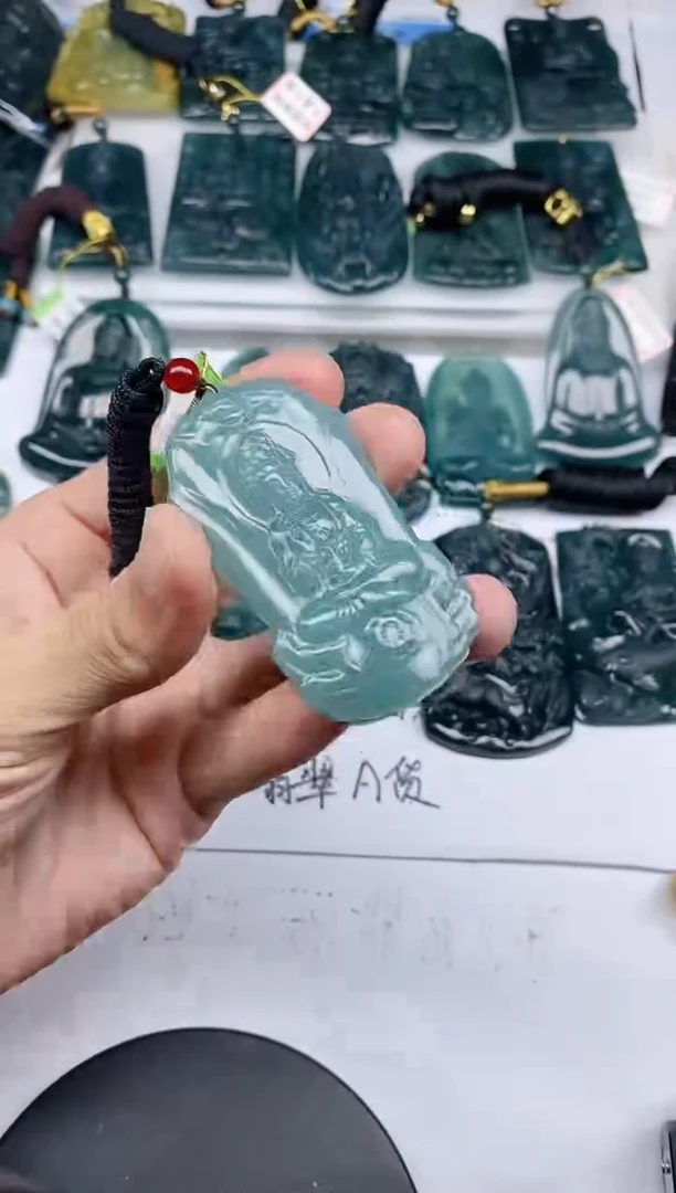 颈饰未镶嵌翡翠