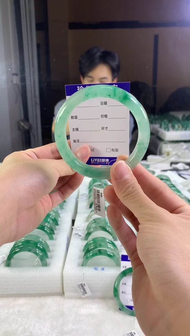 未镶嵌手镯石英质玉（非洲翠）雨*姐1